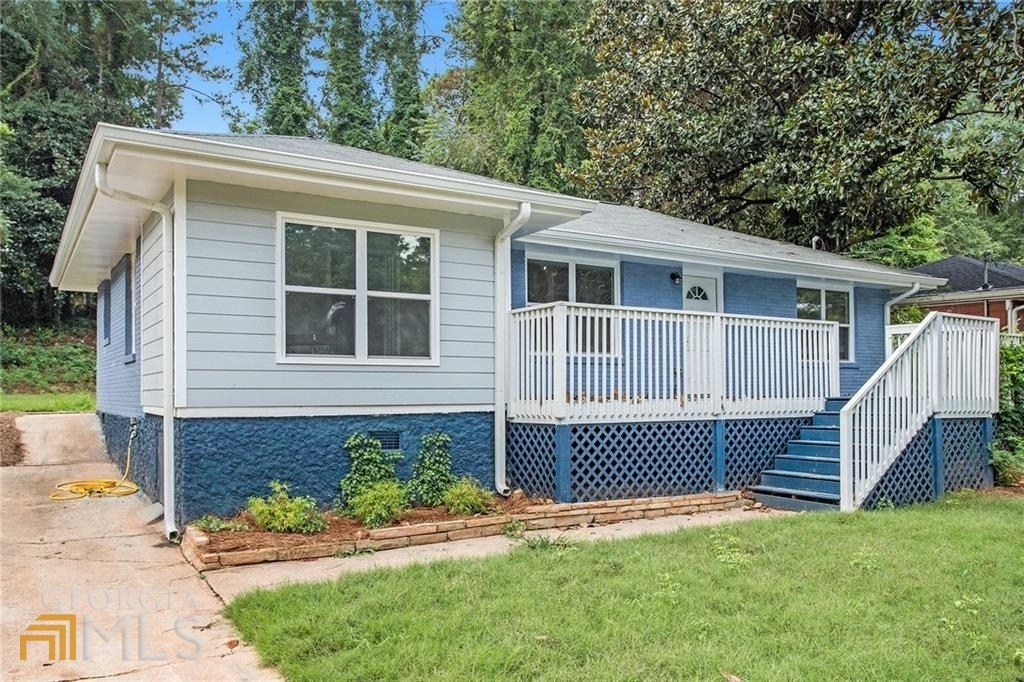 Property Photo:  1917 Donna Place  GA 30032 