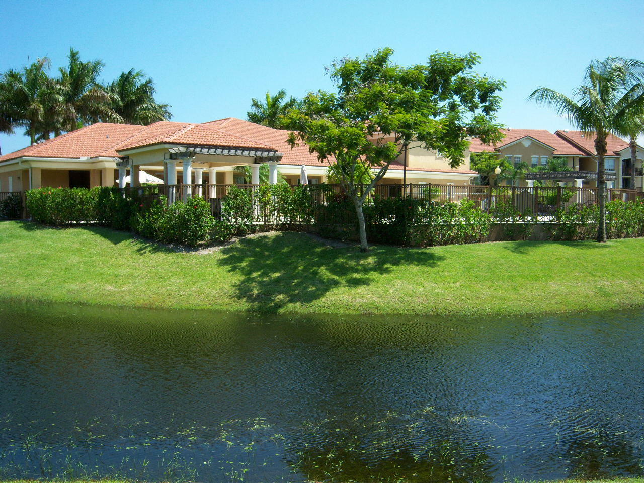 Property Photo:  818 Villa Circle  FL 33435 