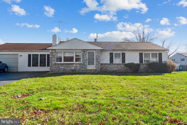 2011 Pine Street  Hatfield PA 19440 photo