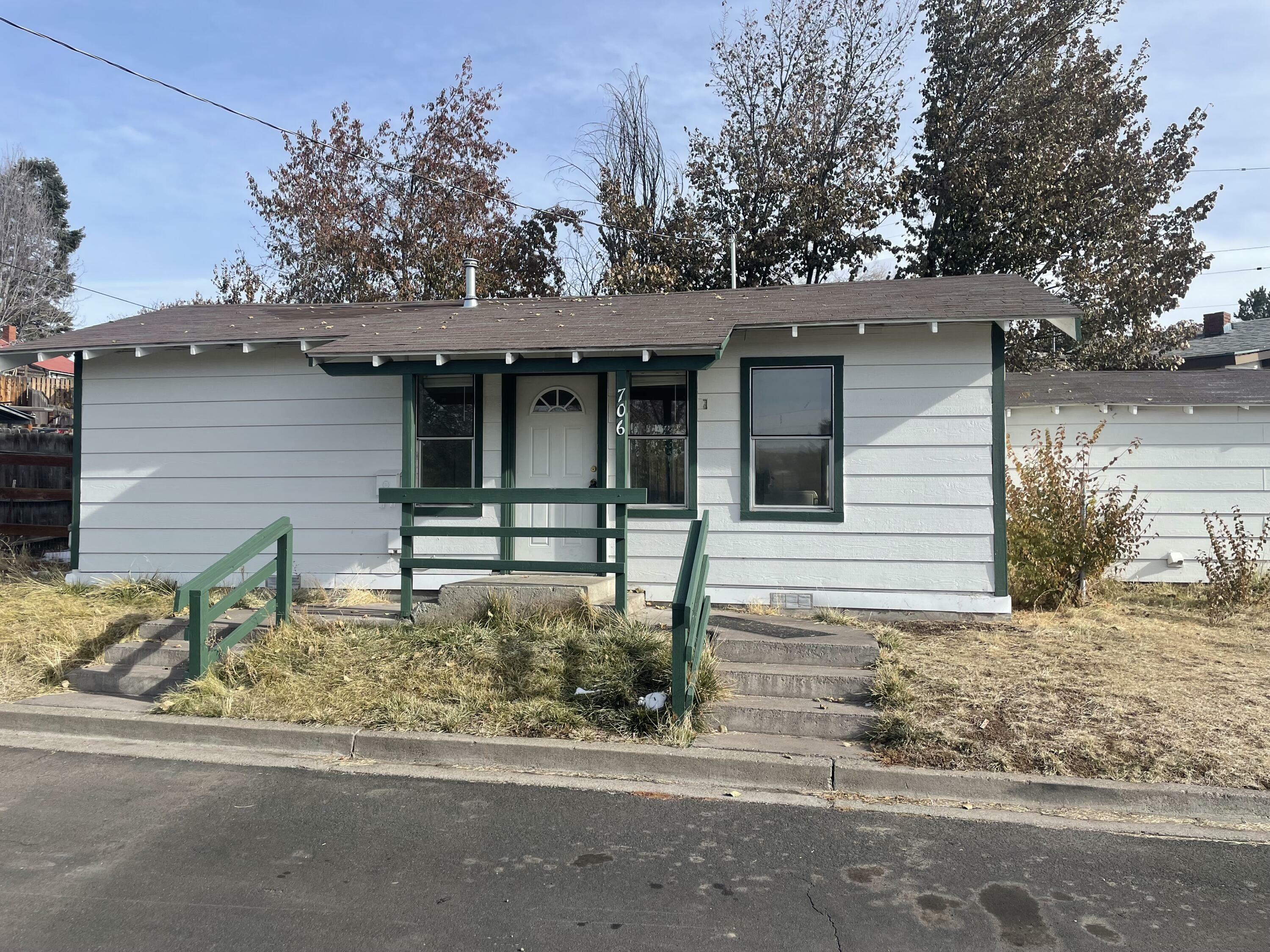 706 Uerlings Avenue  Klamath Falls OR 97601 photo