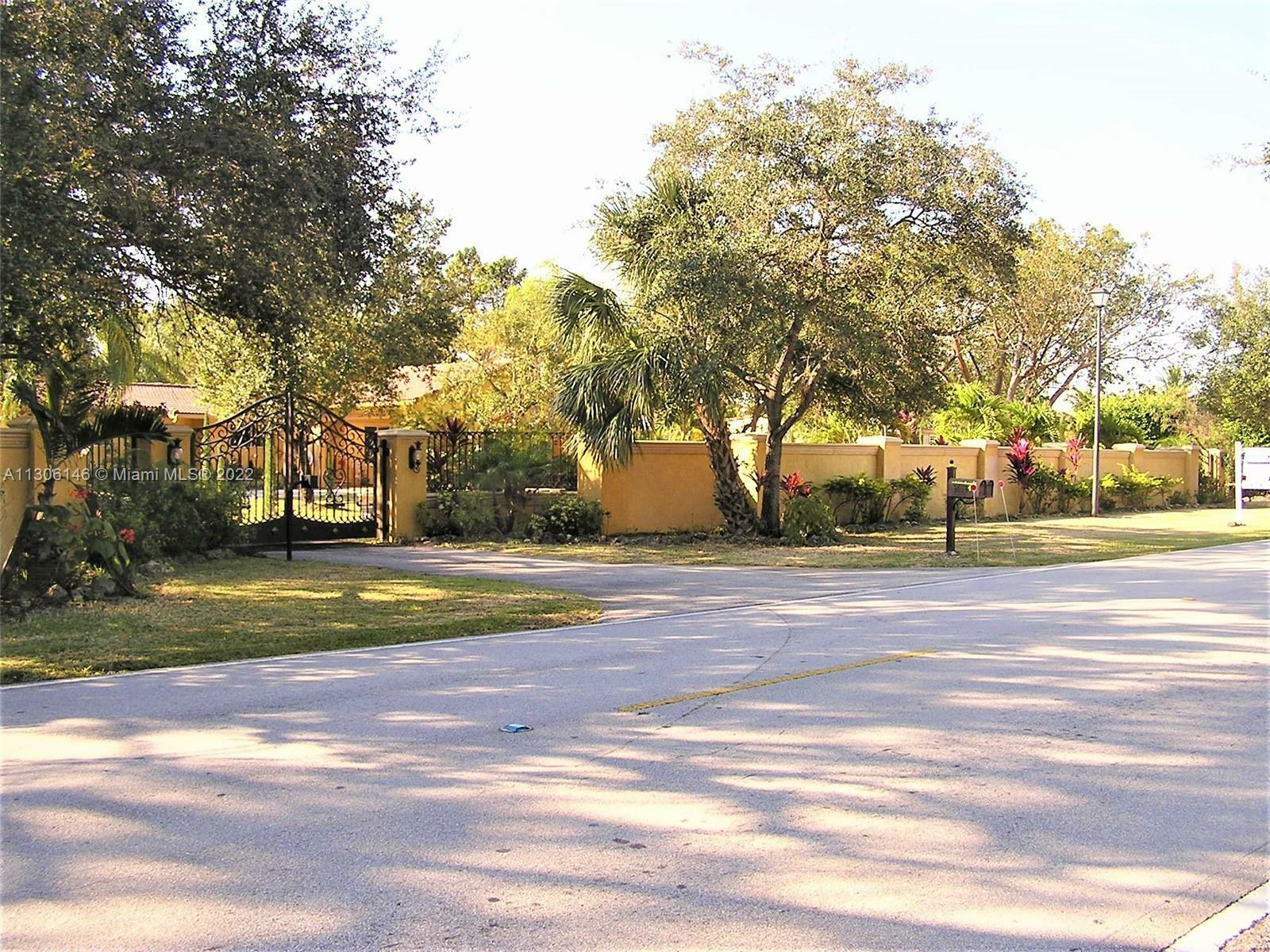 Property Photo: 9450 SW 104 St FL 33176