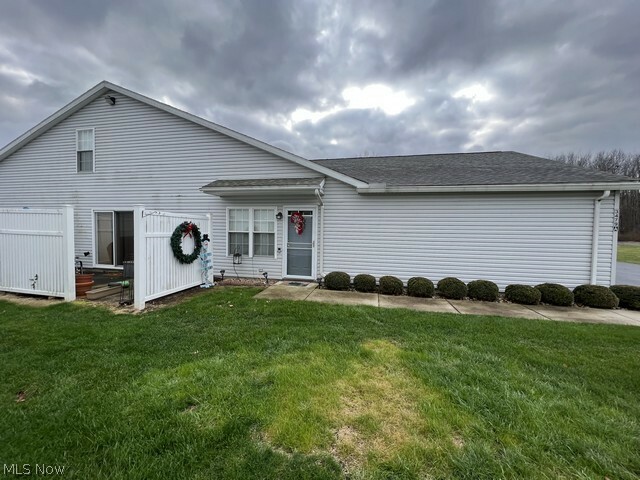 3479 Ivy Hill Circle A  Cortland OH 44410 photo