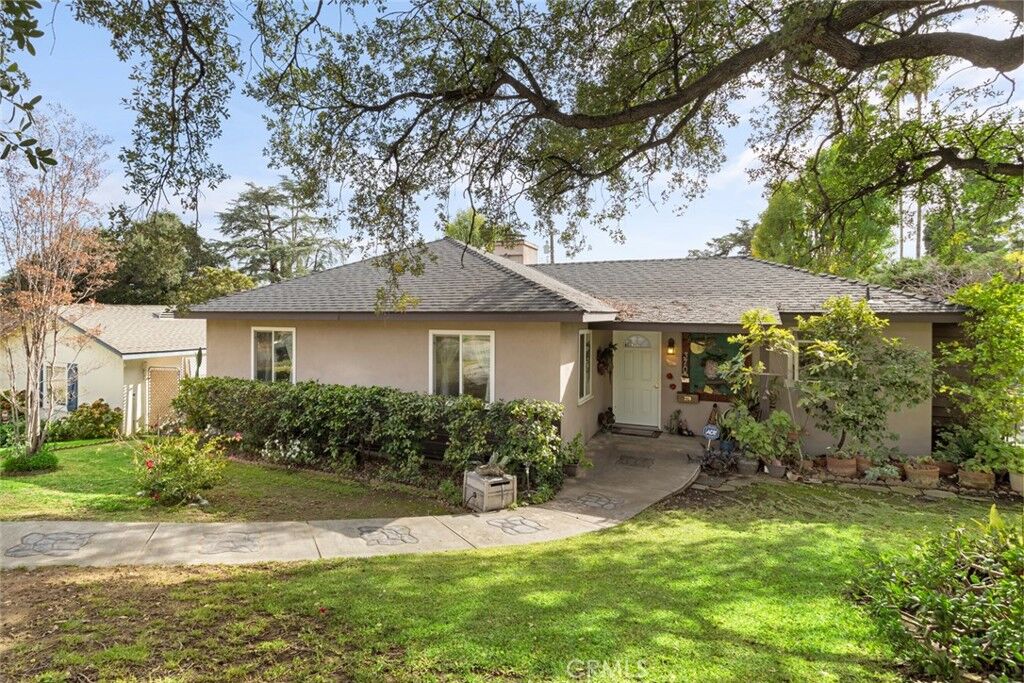Property Photo:  370 E Laurel Avenue  CA 91024 