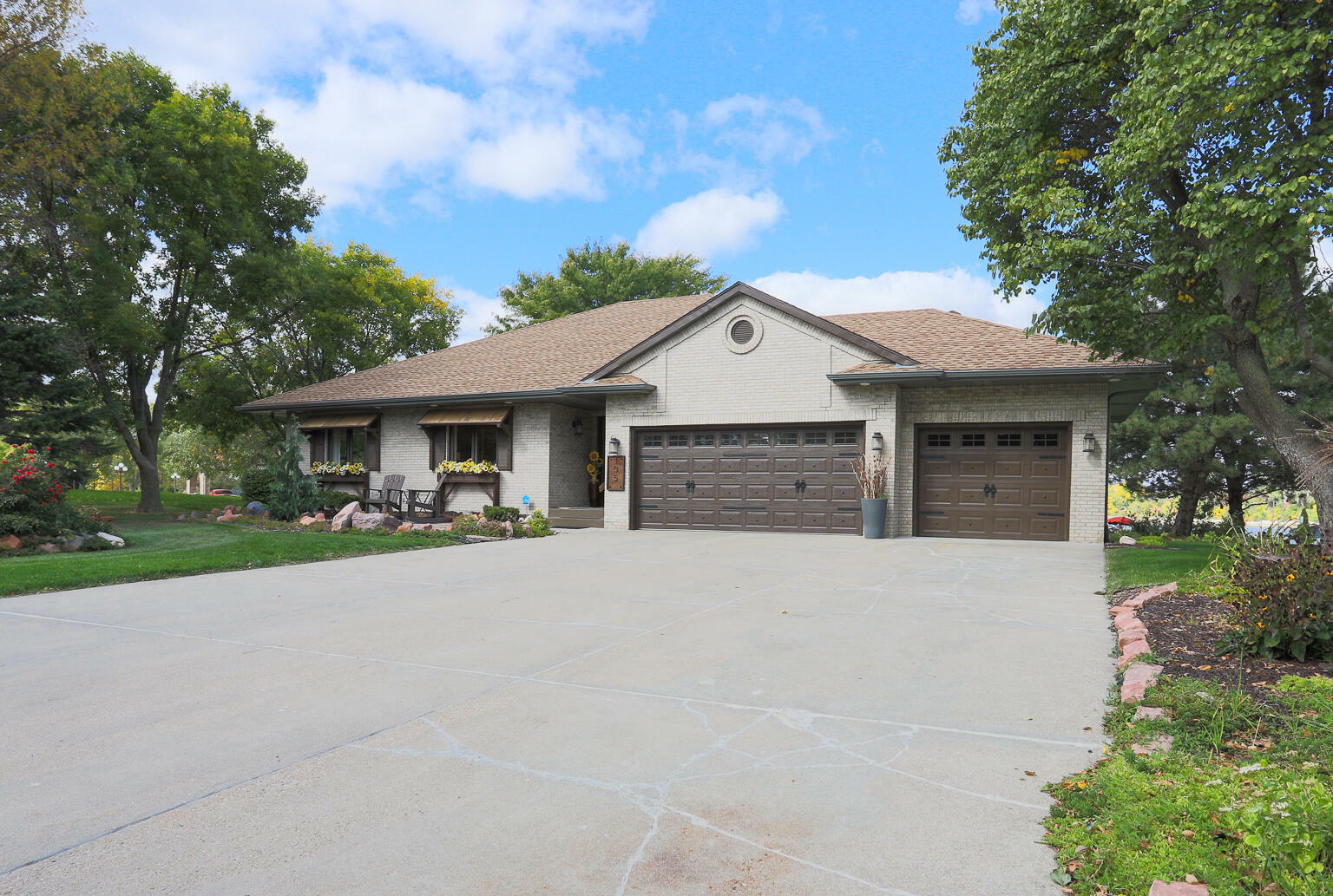 Property Photo:  105 Shoal Drive  IA 51510 