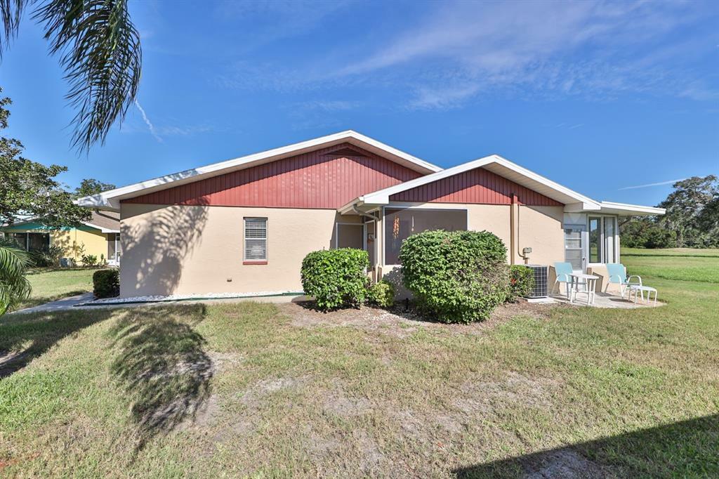 Property Photo:  1907 Canterbury Lane 1  FL 33573 