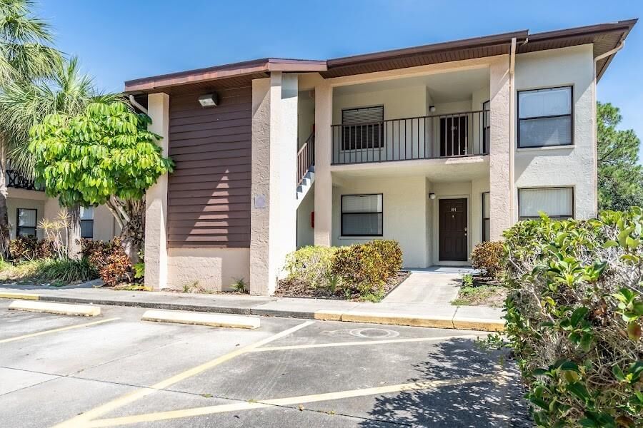 Property Photo: 4450 47th Avenue W 202 FL 34210