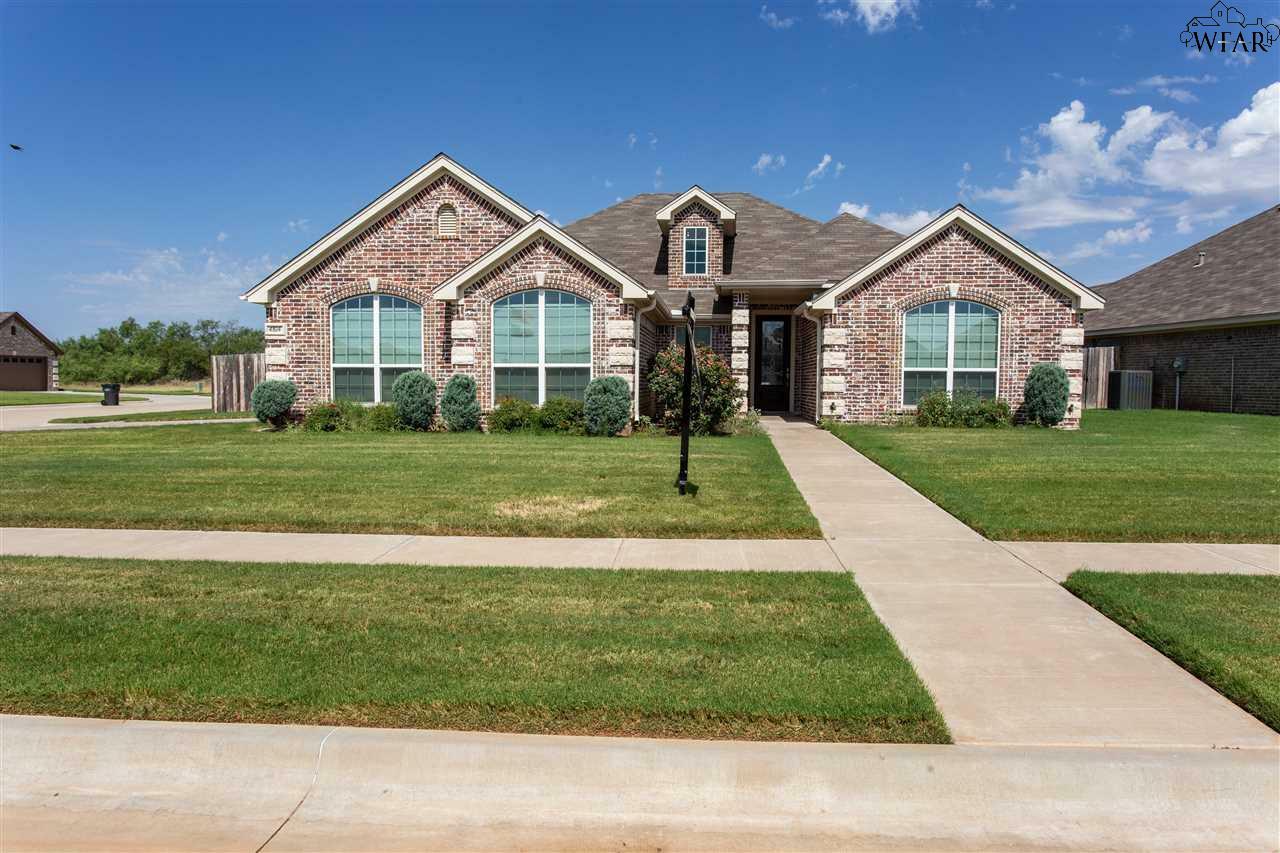 Property Photo: 4814 Falcon Crest TX 76310