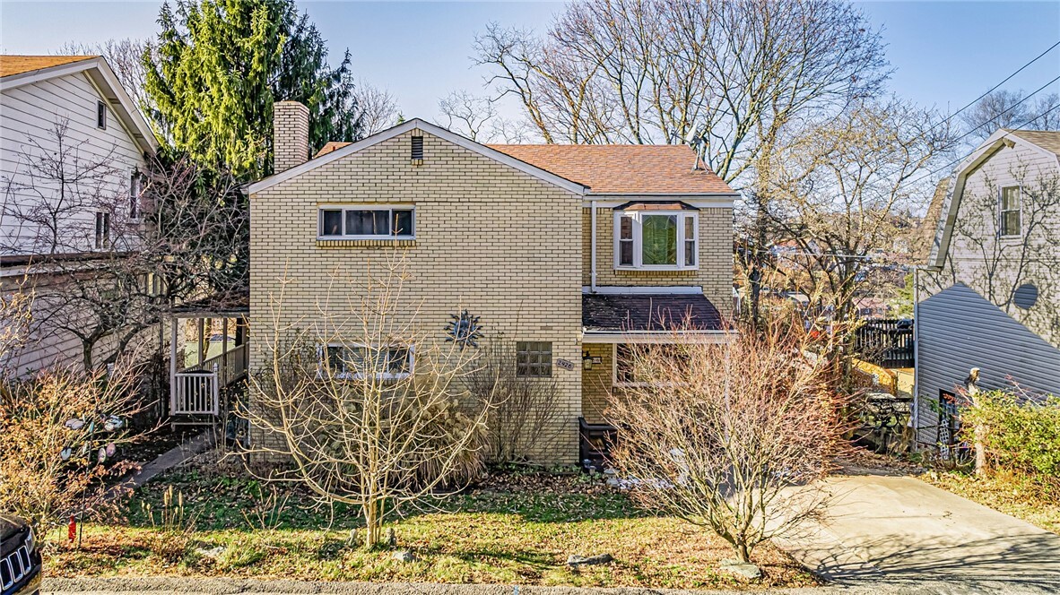 Property Photo: 2426 Lynnbrook Ave PA 15226