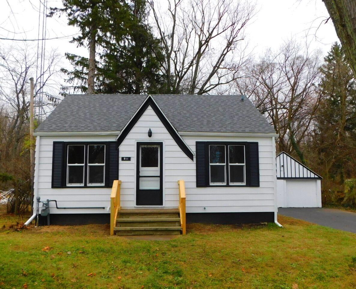 Property Photo:  811 Allen Drive  MI 49022 