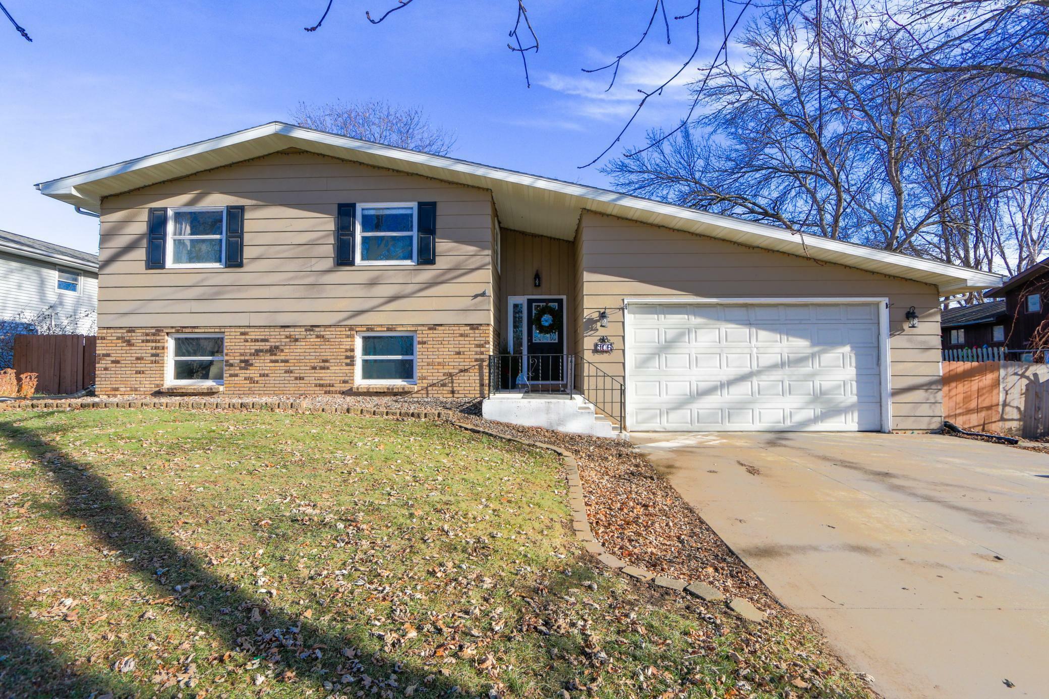 Property Photo:  906 1st Avenue NW  MN 55920 