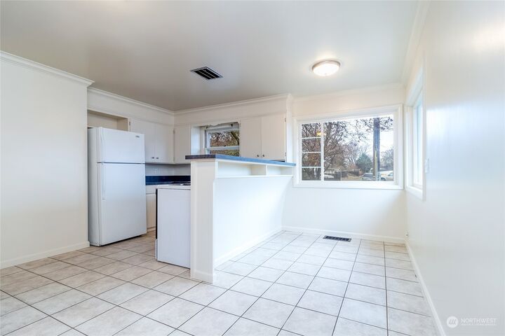 Property Photo:  914 S Wilbur Avenue  WA 99362 