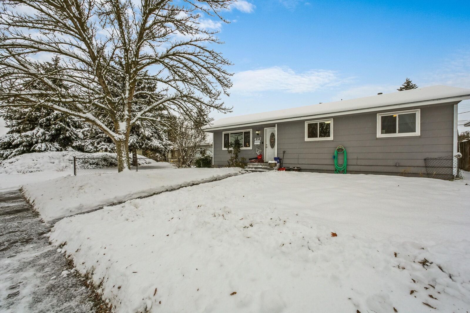 Property Photo: 407 E Queen Ave WA 99207