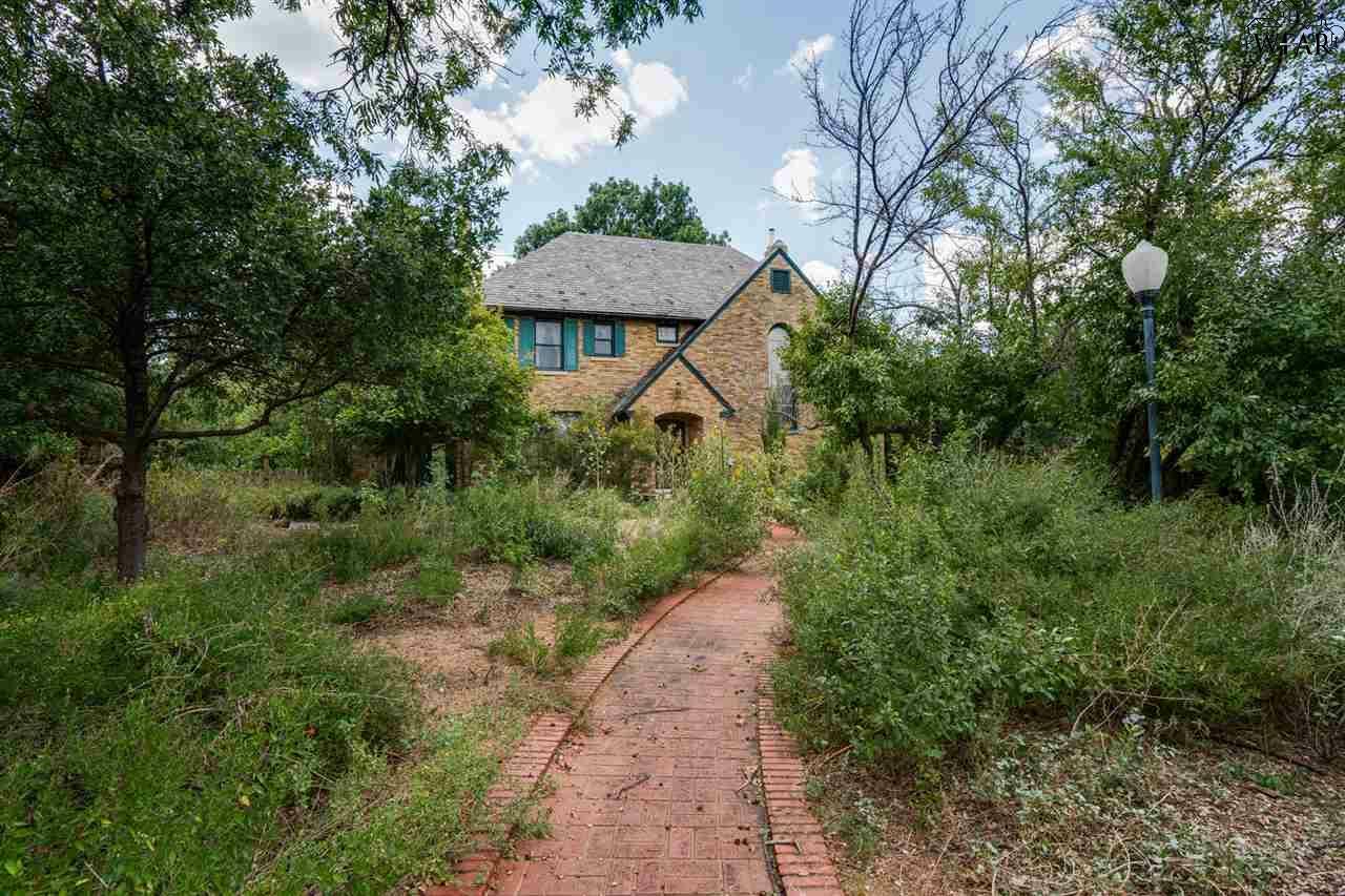 Property Photo: 2911 Sturdevandt Place TX 76301