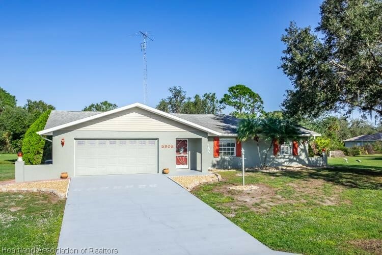 Property Photo:  5808 Twisted Oaks Drive  FL 33876 