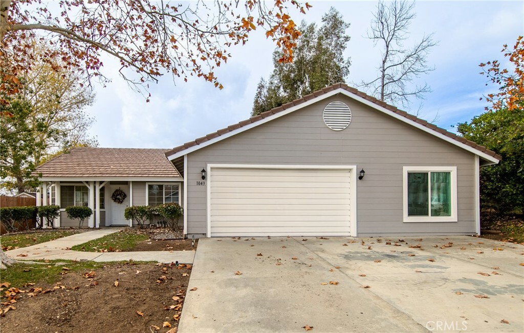 Property Photo:  1043 Juniper Place  CA 92220 