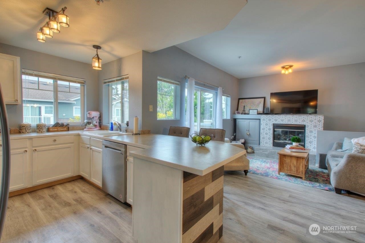 Property Photo:  6047 Isaac Avenue SE D-25  WA 98092 