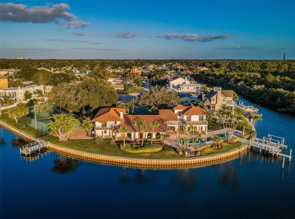 Property Photo: 512 Driftwood Circle FL 34683