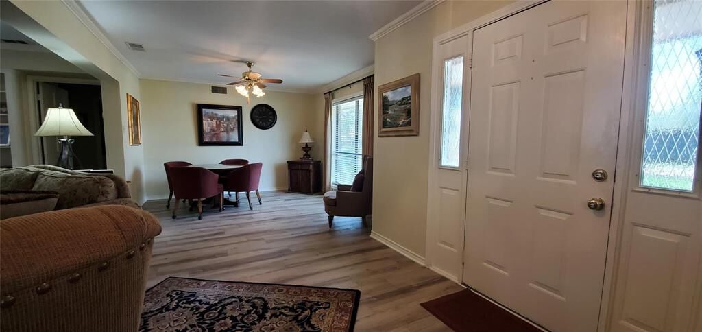 Property Photo: 1015 E Hopkins Street TX 76667