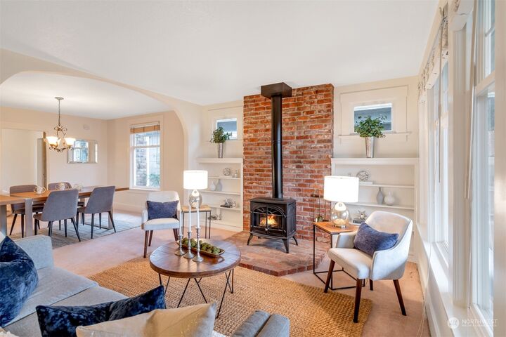 Property Photo:  4710  Burke Avenue N  WA 98103 