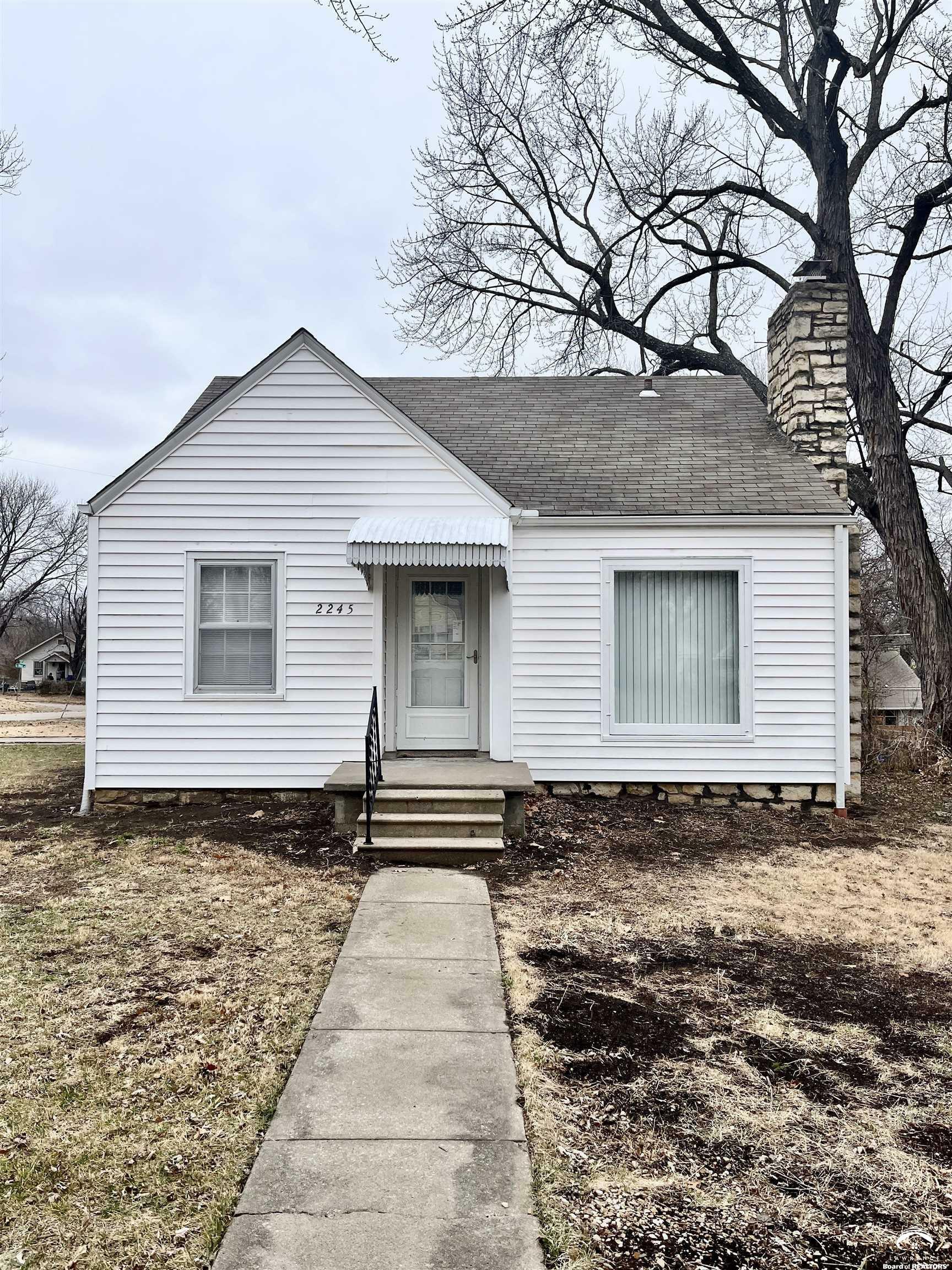 Property Photo:  2245 SE Kentucky Avenue  KS 66605 