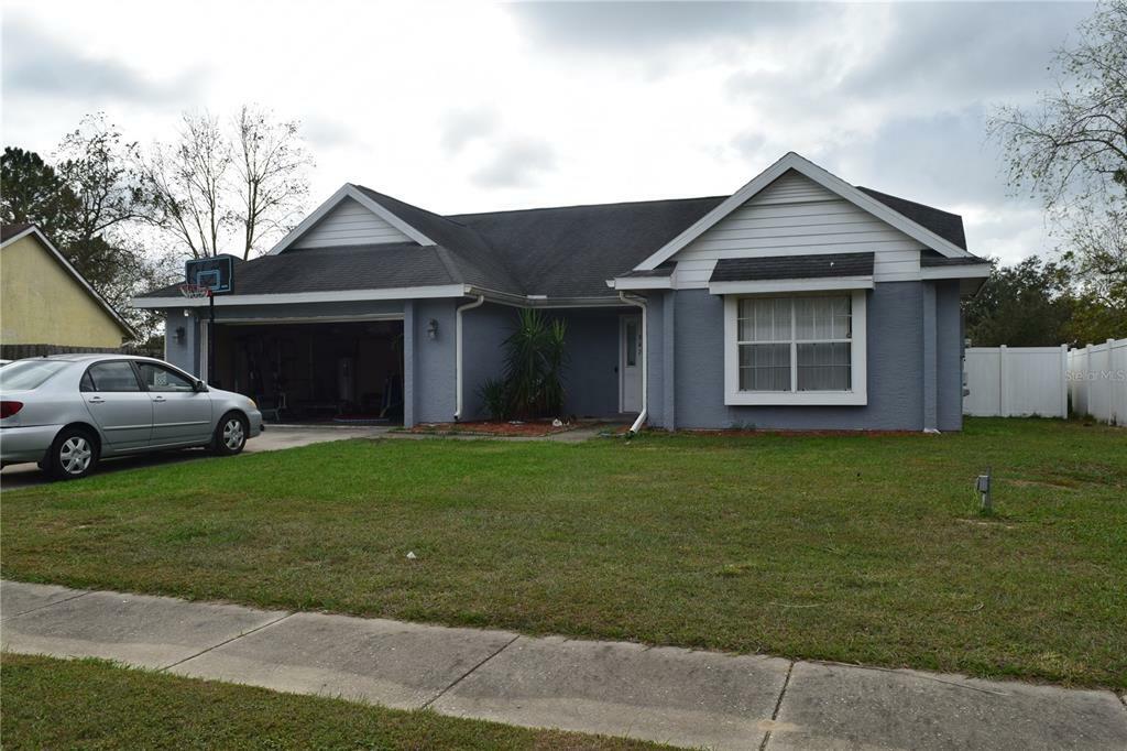 Property Photo: 347 Dempsey Way FL 32835