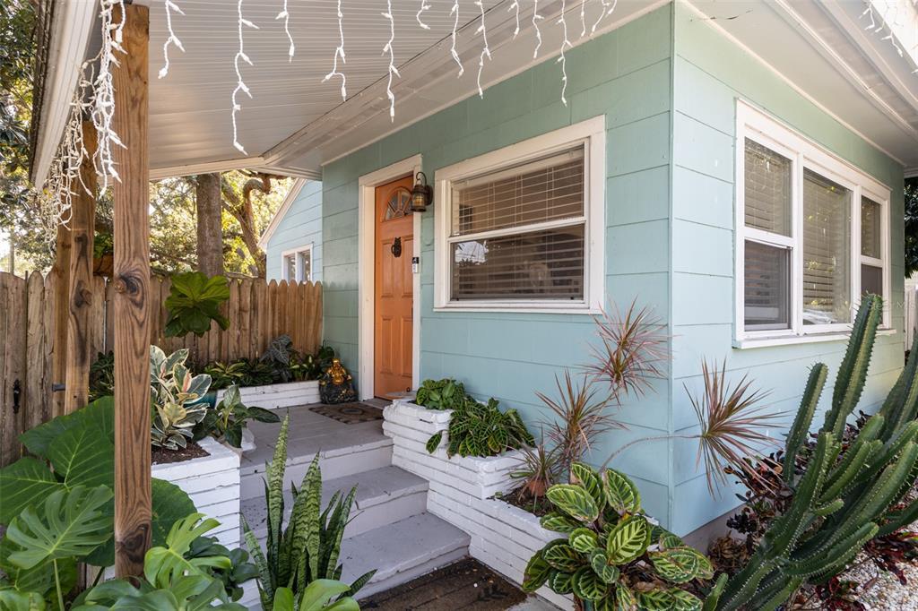 Property Photo: 1910 18th Avenue N FL 33713