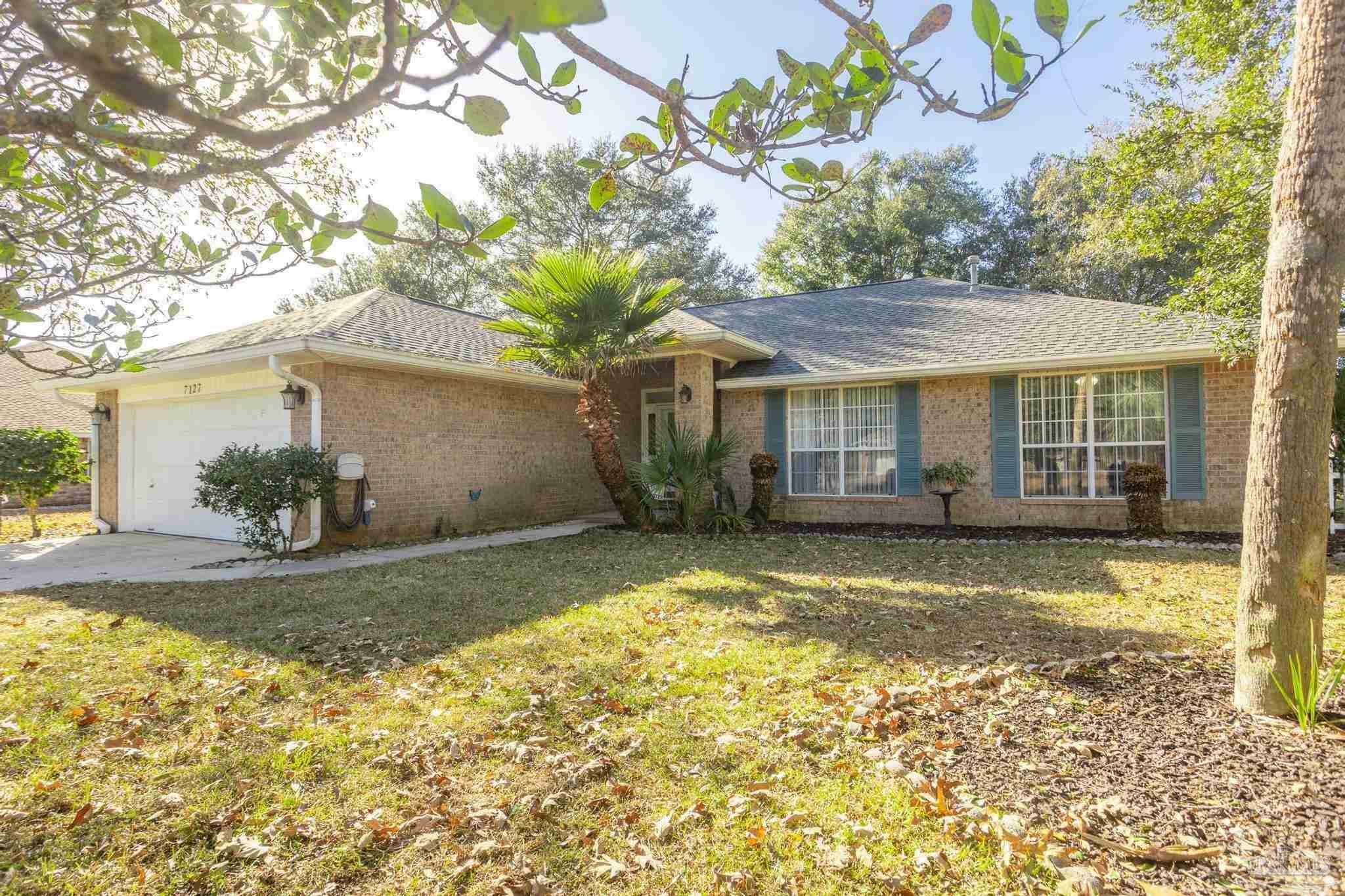 Property Photo: 7127 Jennifer Rd FL 32526