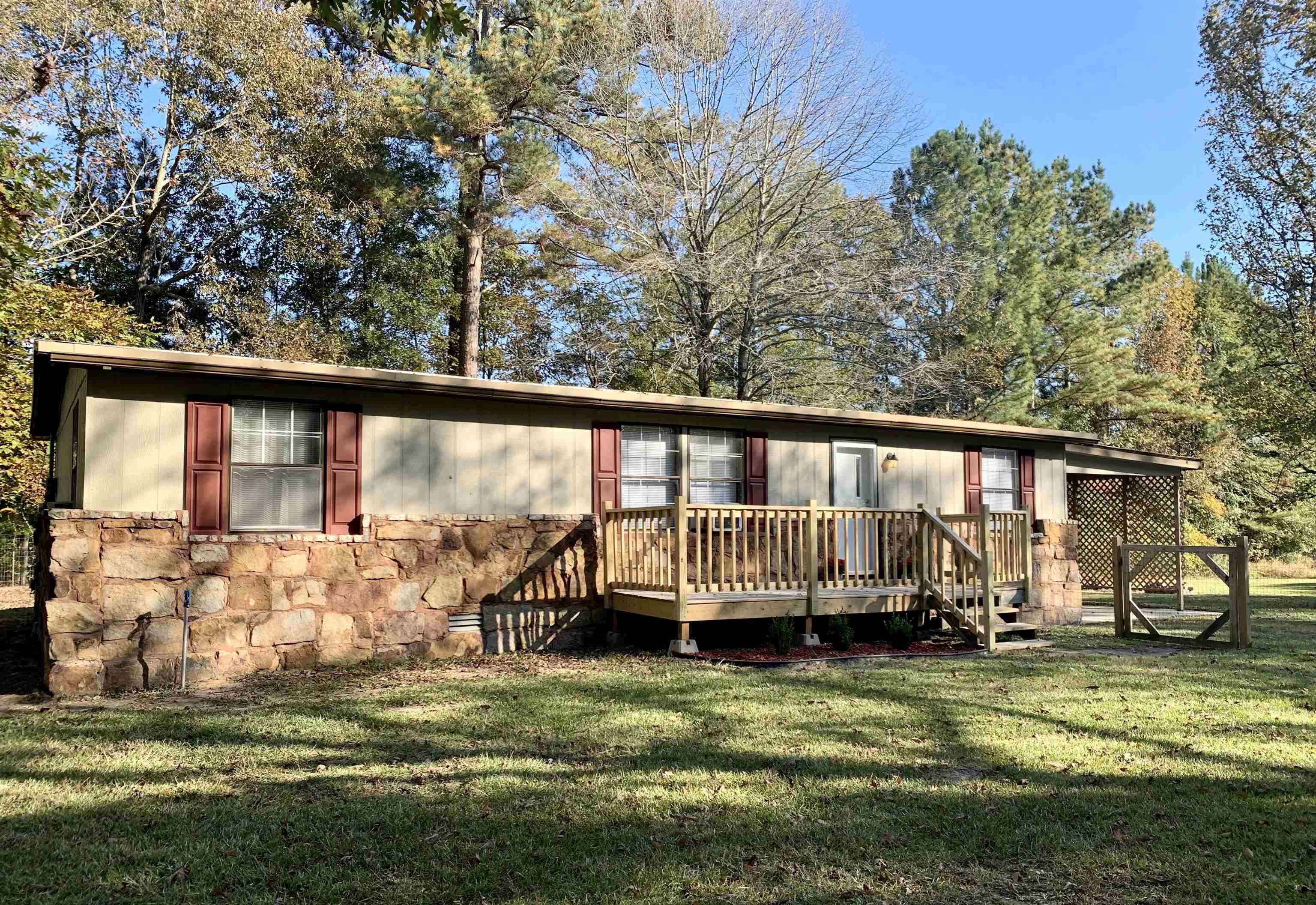 Property Photo:  307 E Byrd Rd  AL 35640 