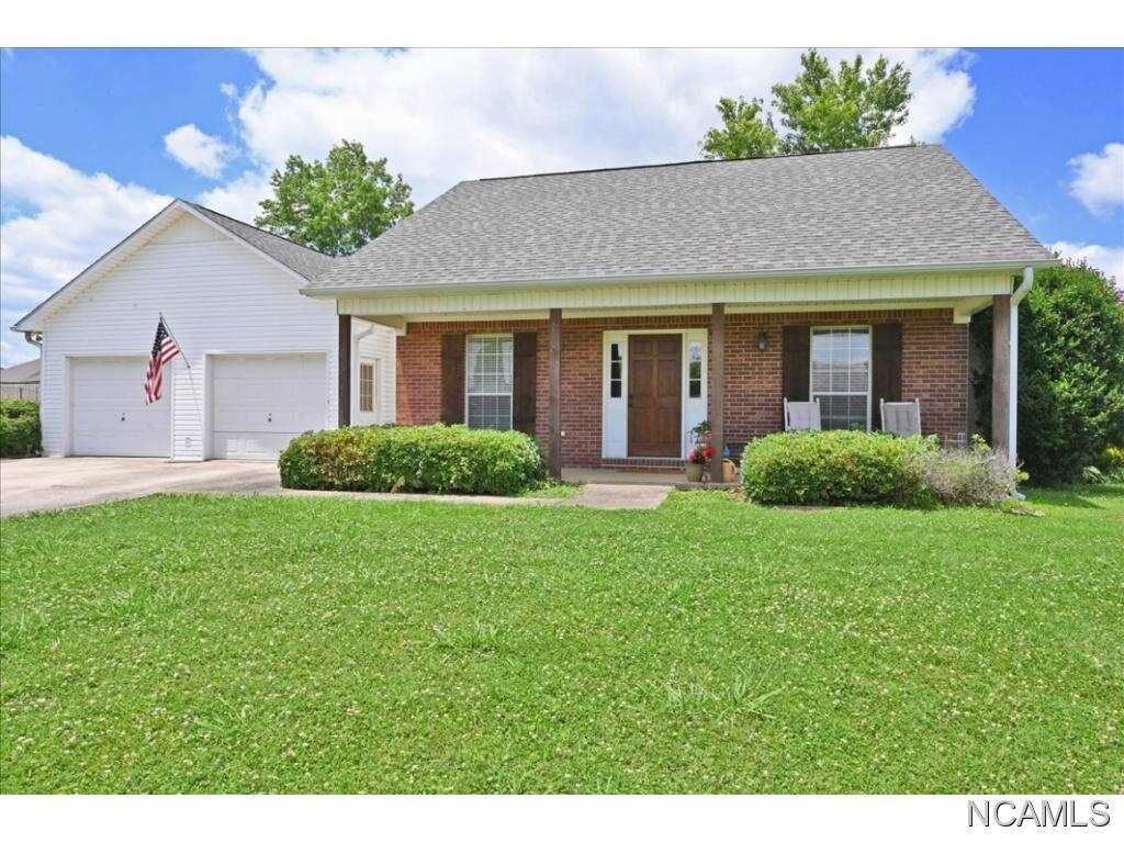 Property Photo: 1801 Fox Mdw Trail AL 35055