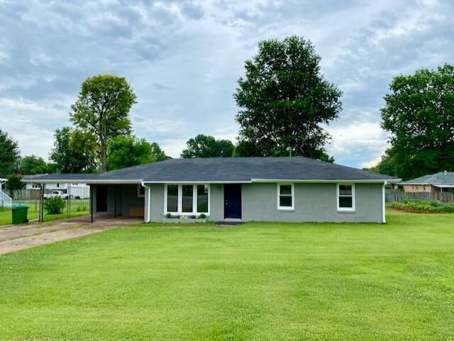 Property Photo: 409 Central Ave AL 35661