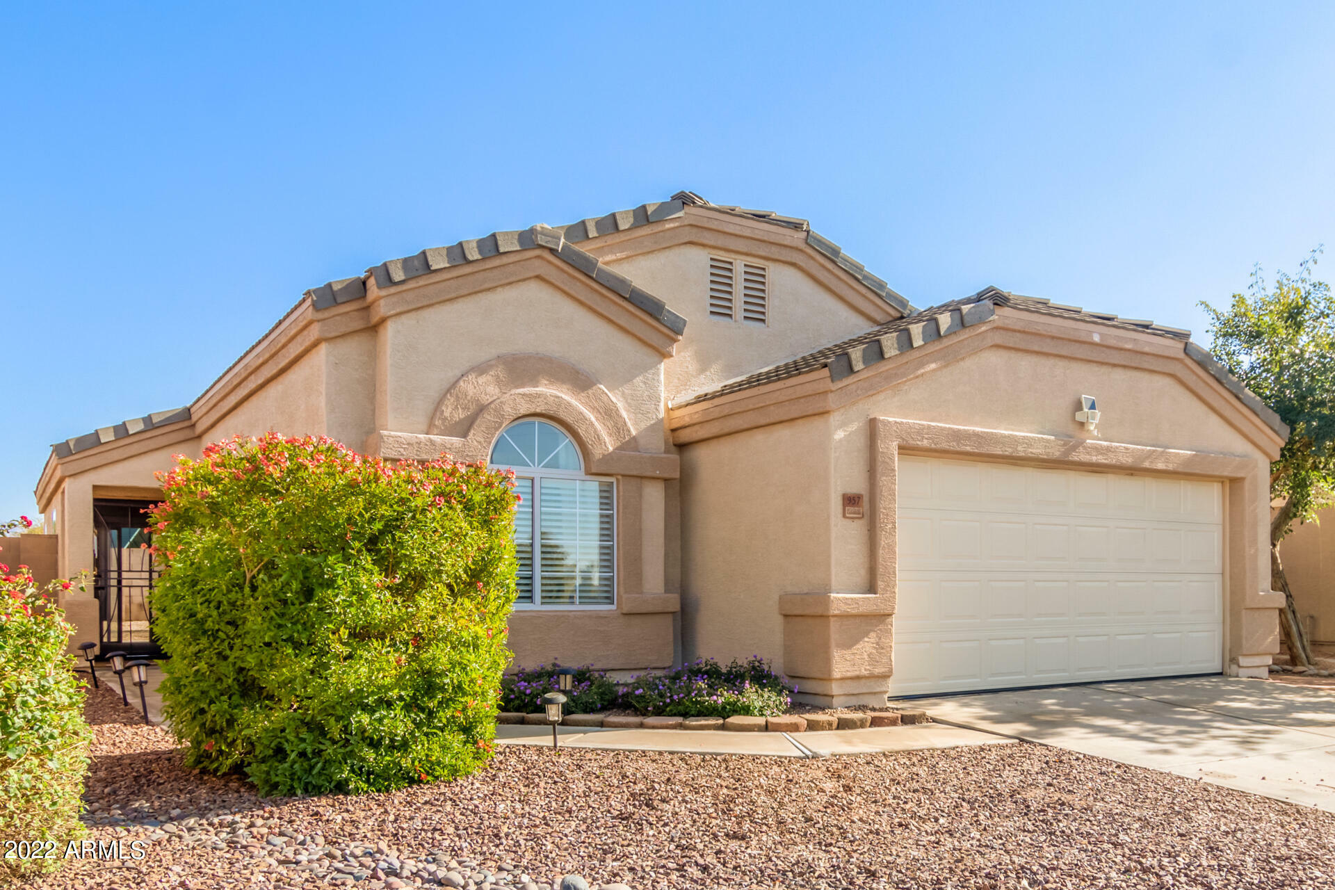 Property Photo:  957 S Wildrose --  AZ 85208 