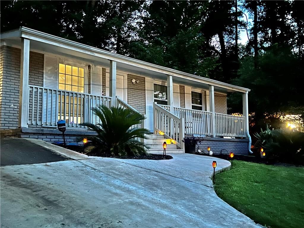 Property Photo: 112 Glenrose Circle SW GA 30354