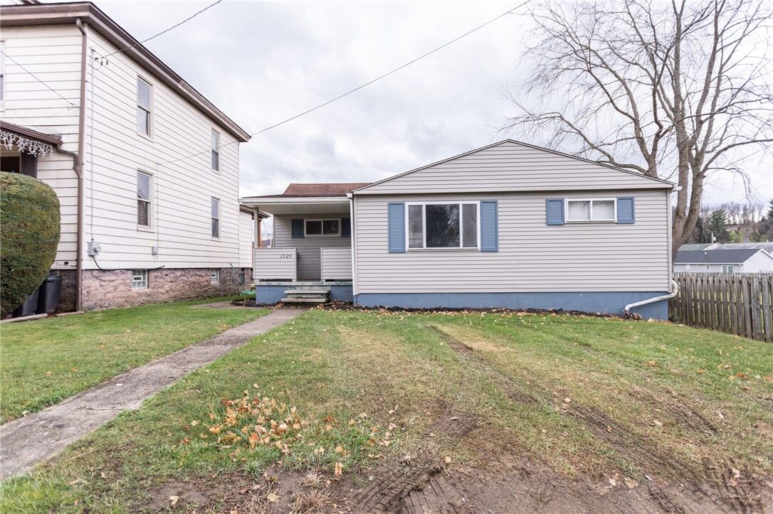 Property Photo: 1525 W Crawford PA 15425