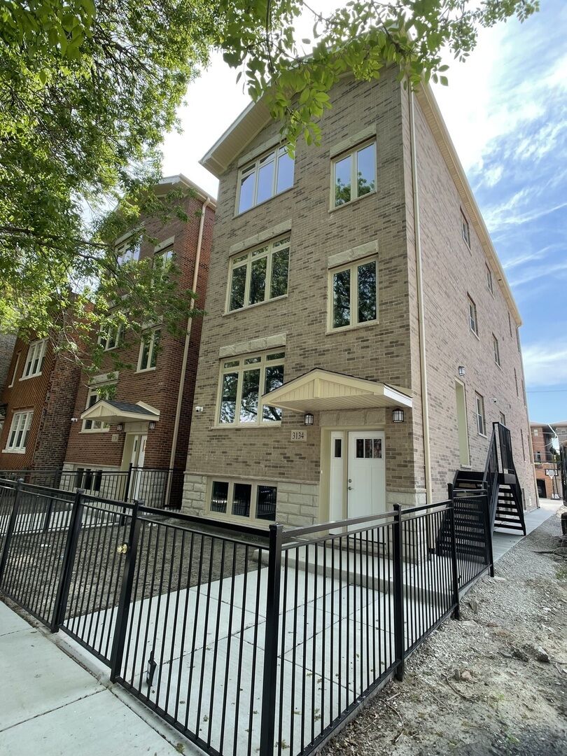 Property Photo: 3134 S Shields Avenue B IL 60616