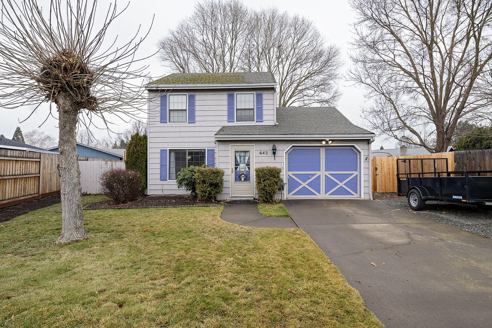 Property Photo: 642 Farnsworth Drive OR 97502