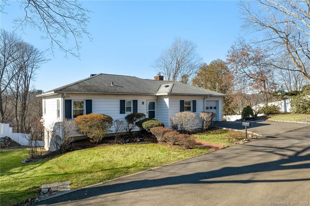 Property Photo:  