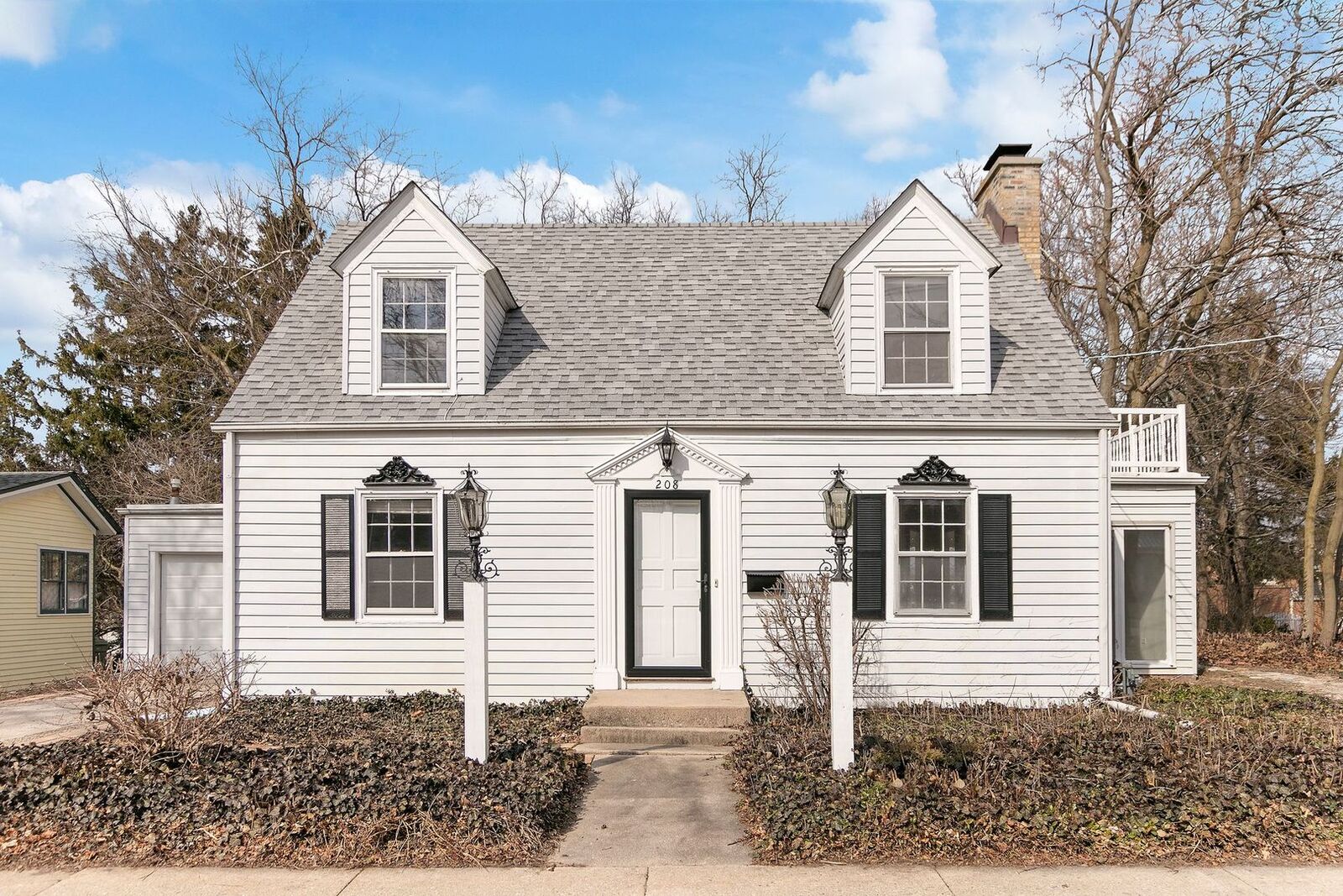 Property Photo: 208 W Station Street IL 60010