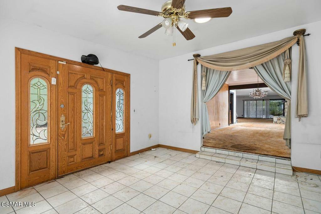 Property Photo:  5852 Melvin Avenue  CA 91356 