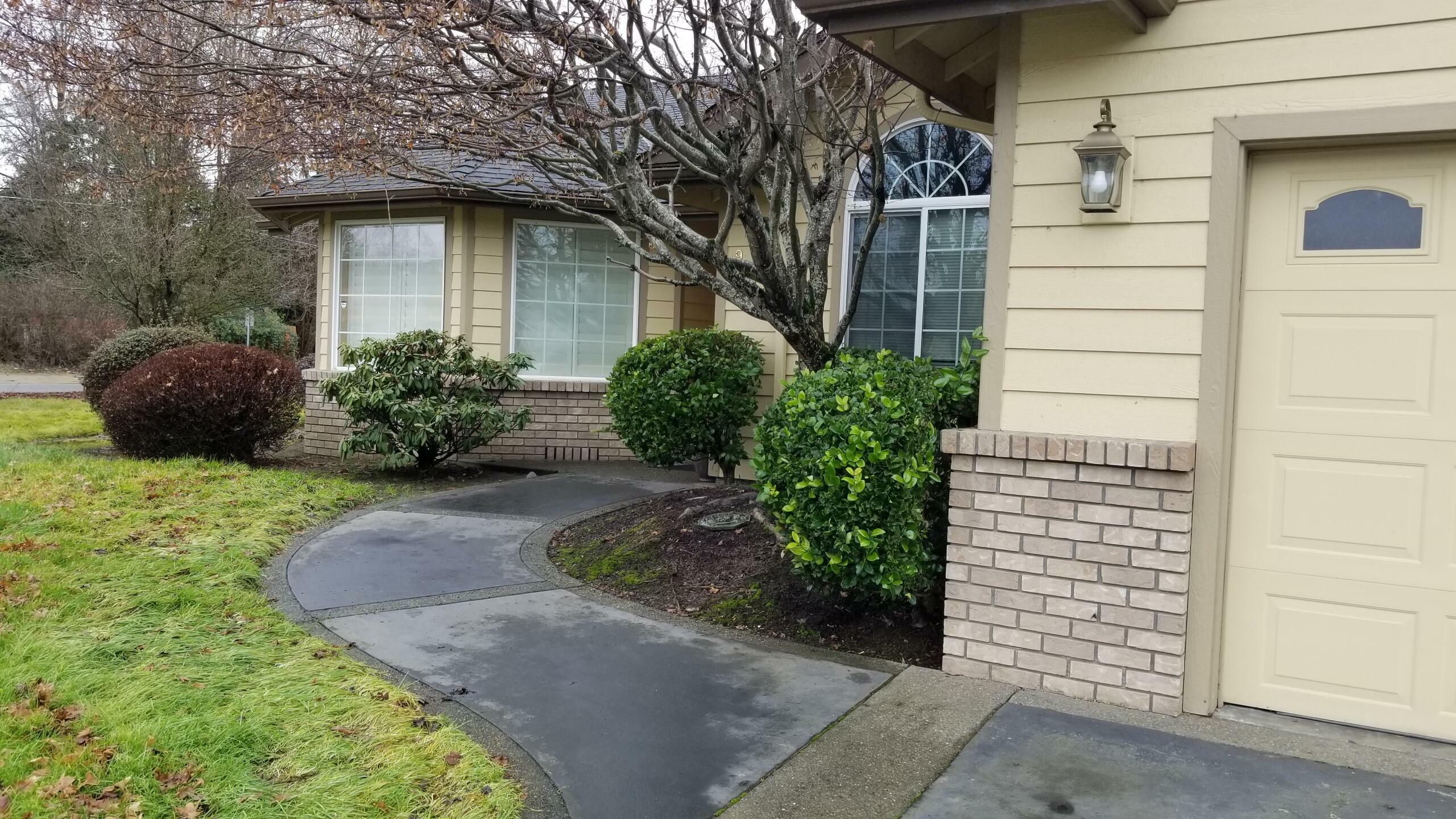 Property Photo: 95 SW Susan Lane OR 97526