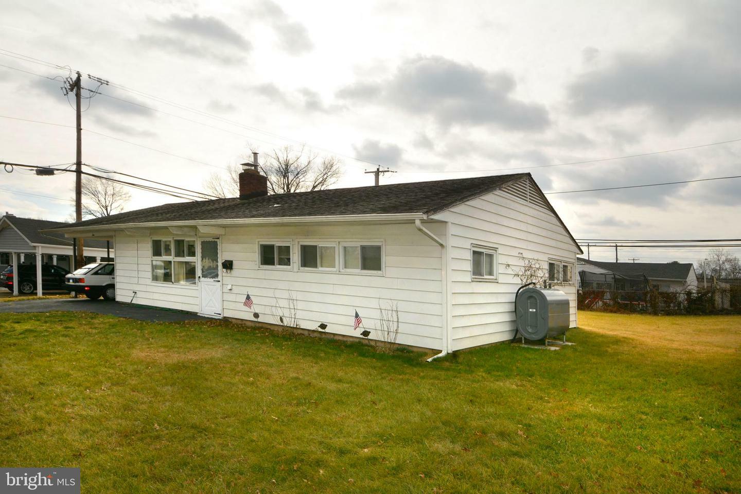 Property Photo:  5 Bittersweet Road  PA 19057 