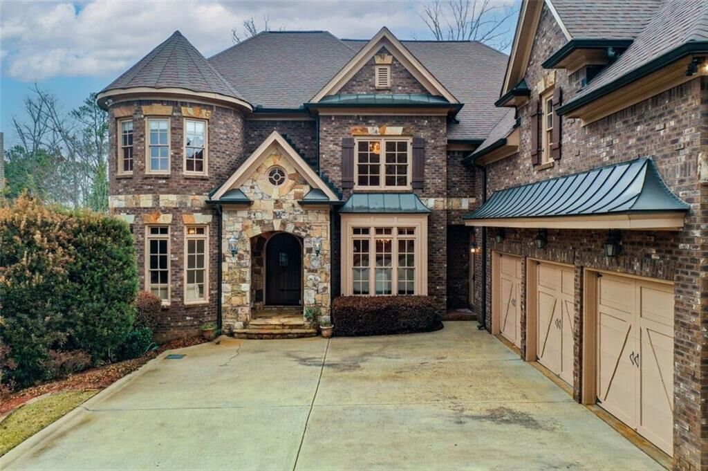 Property Photo:  810 Glengate Place  GA 30328 