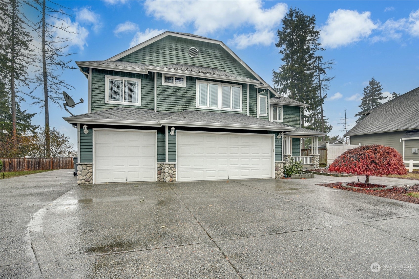 Property Photo:  2030 Noble Court SE  WA 98092 