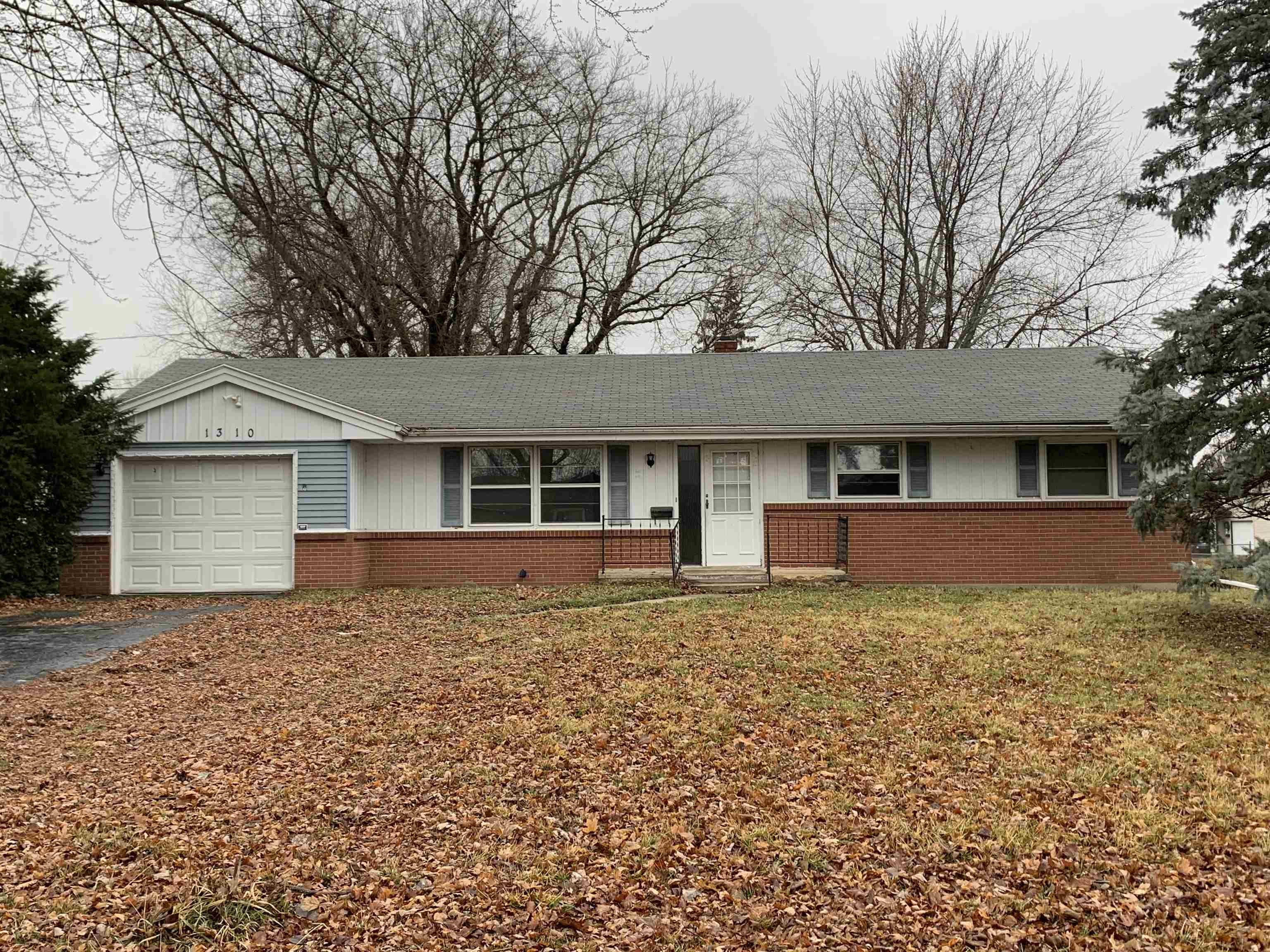 Property Photo:  1310 Julien Street  IL 61008 