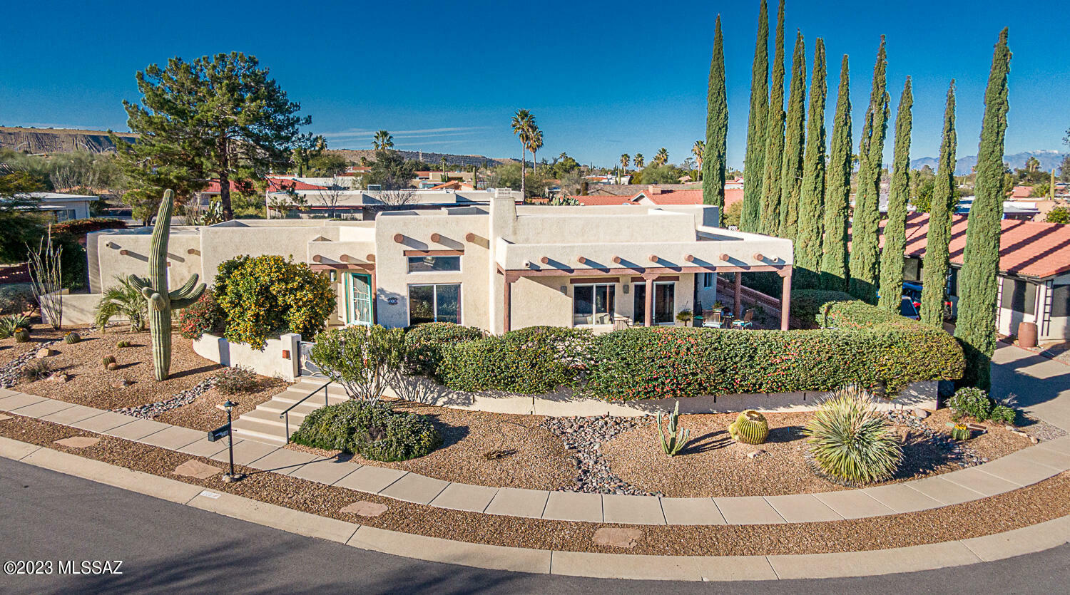 Property Photo: 218 W Paseo Recortado AZ 85614