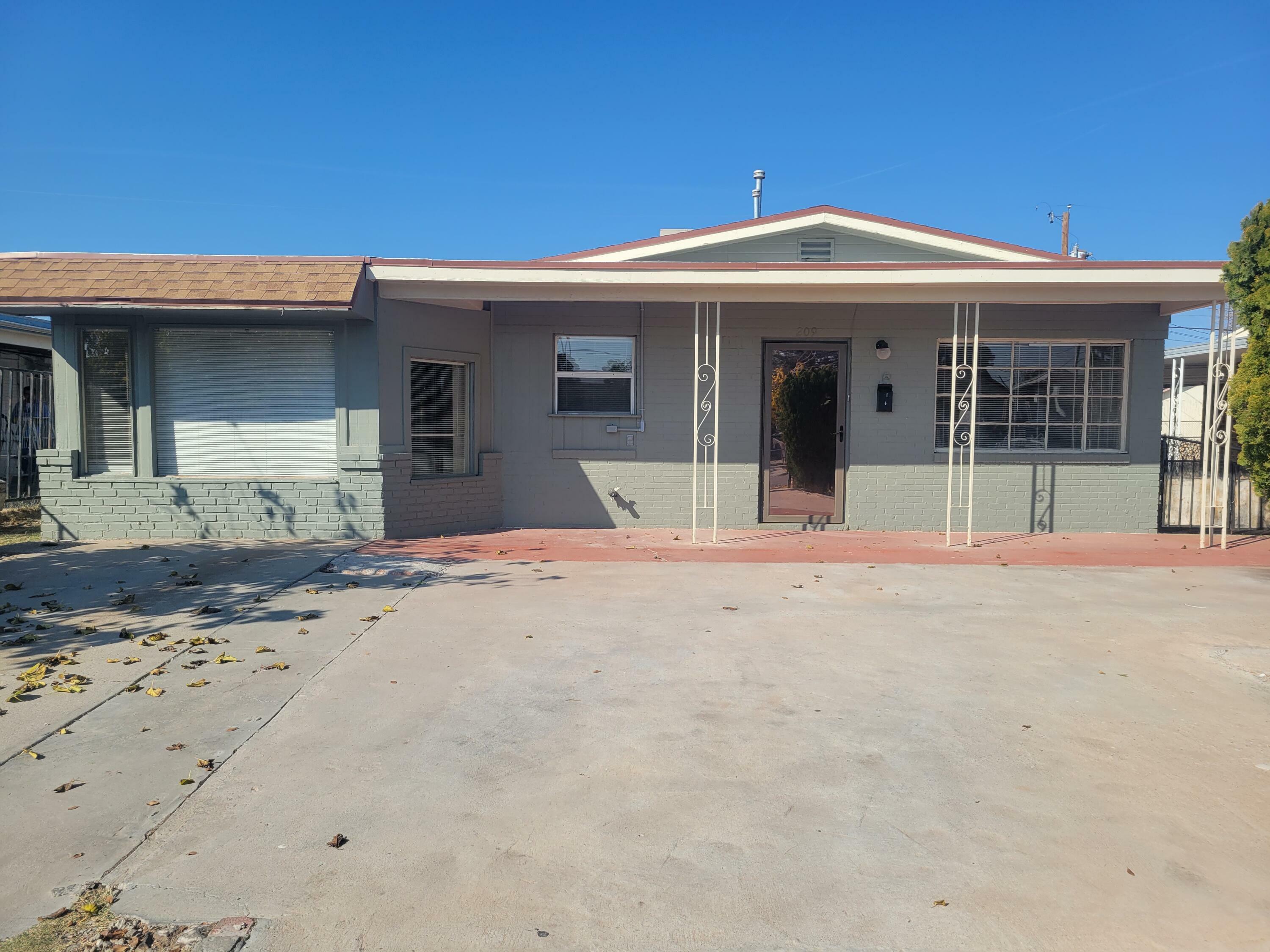 Property Photo: 209 Mango Road TX 79915