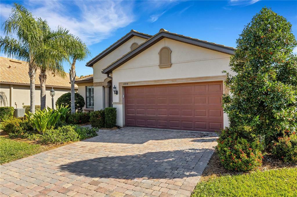 Property Photo: 17214 Seaford Way FL 34202