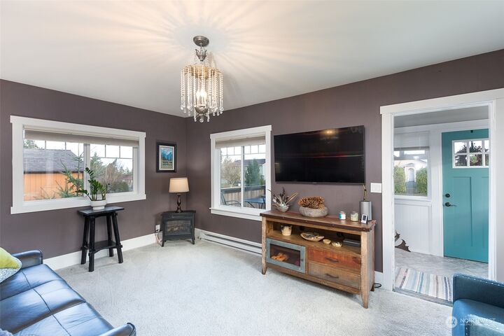 Property Photo:  1902 W 6th Street  WA 98363 