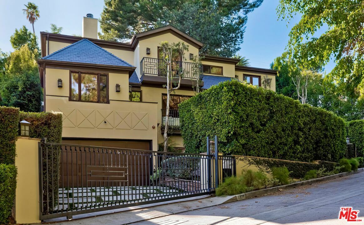 Property Photo: 1229 N Wetherly Dr CA 90069