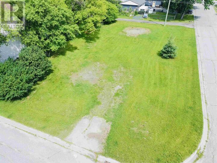 215 Florence St — photo 1