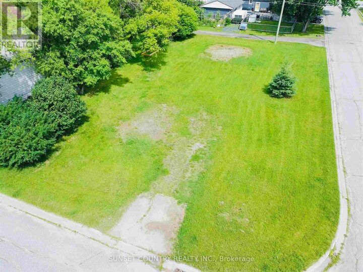 215 Florence Street — photo 1
